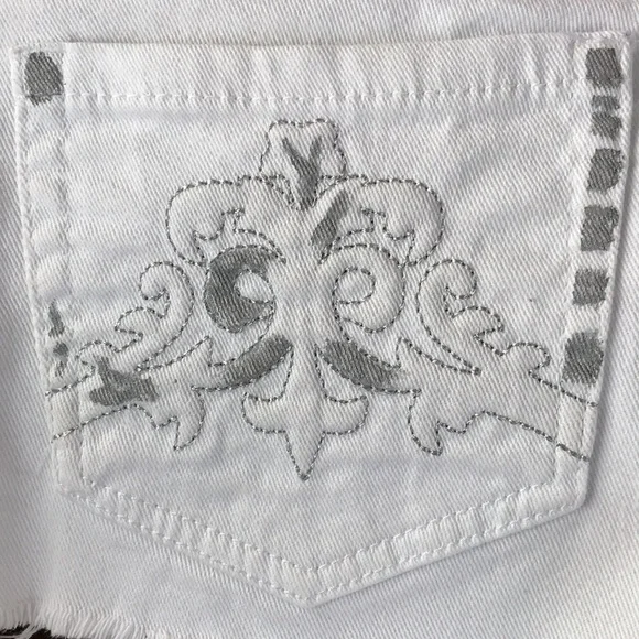 Low rise Shorty shorts - white jean 34” hip/lower waist as it sits lower.   9/10 - Picture 9 of 9